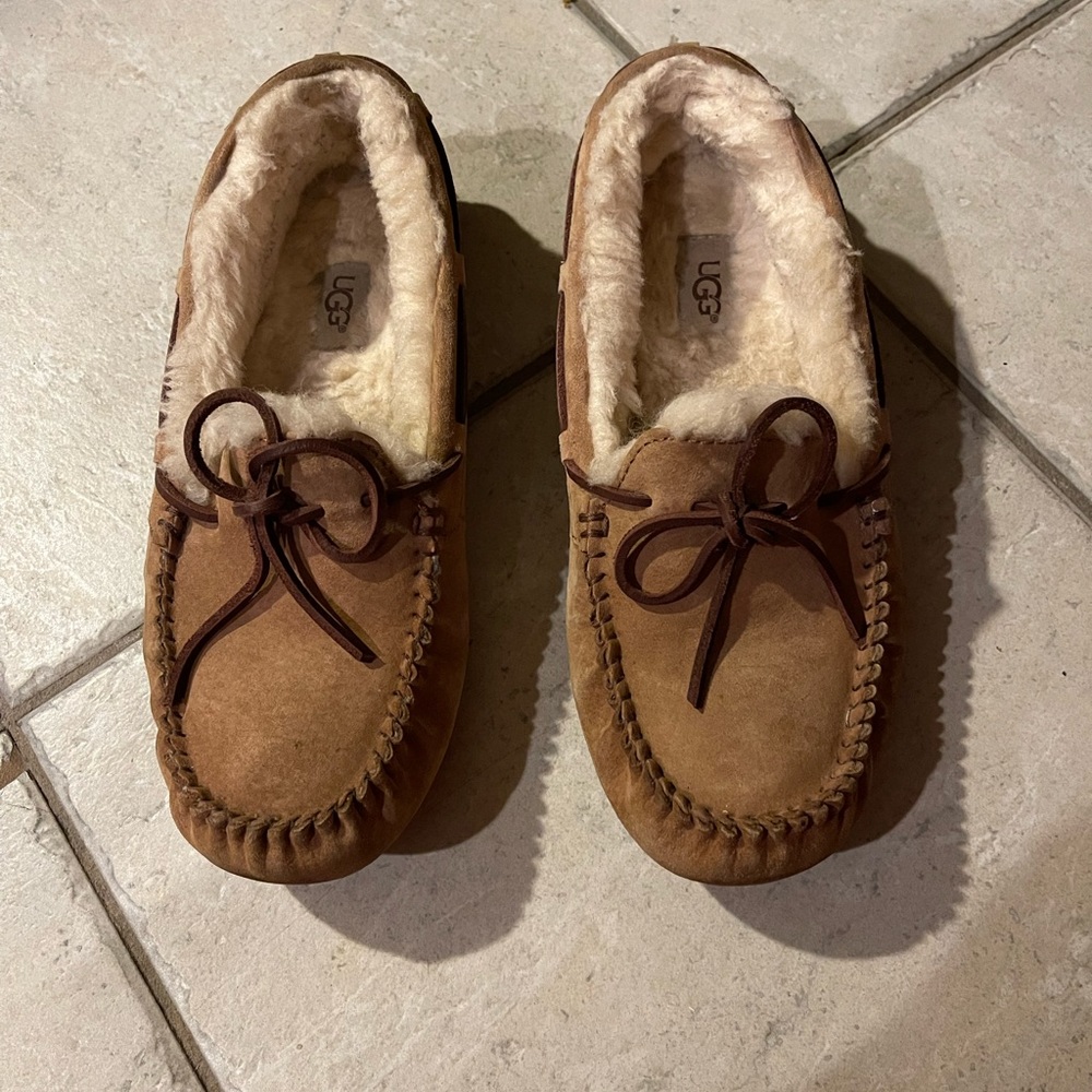 UGG Dakota Slippers Women’s size 9